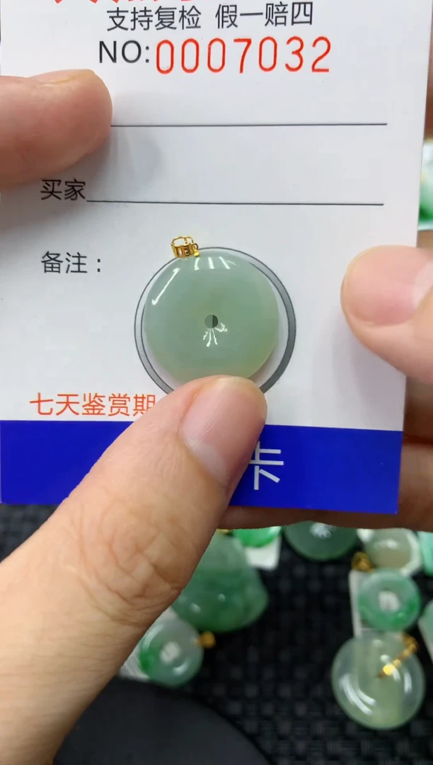 翡翠18K金镶嵌颈饰111111111111