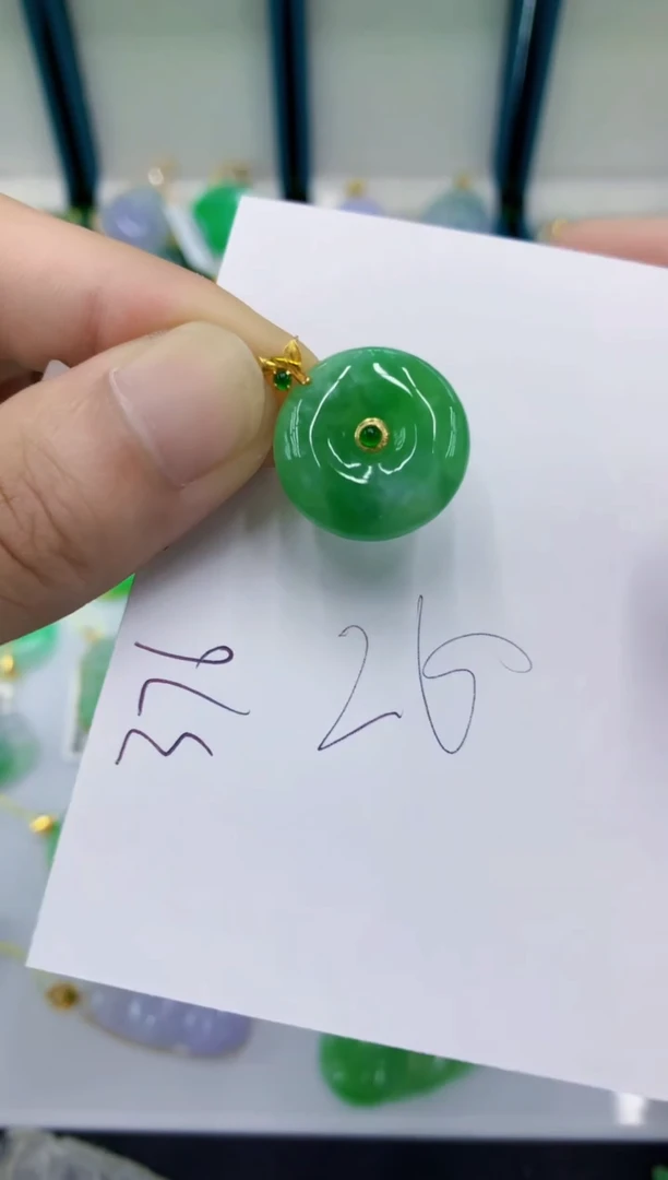 翡翠18K金镶嵌颈饰111111