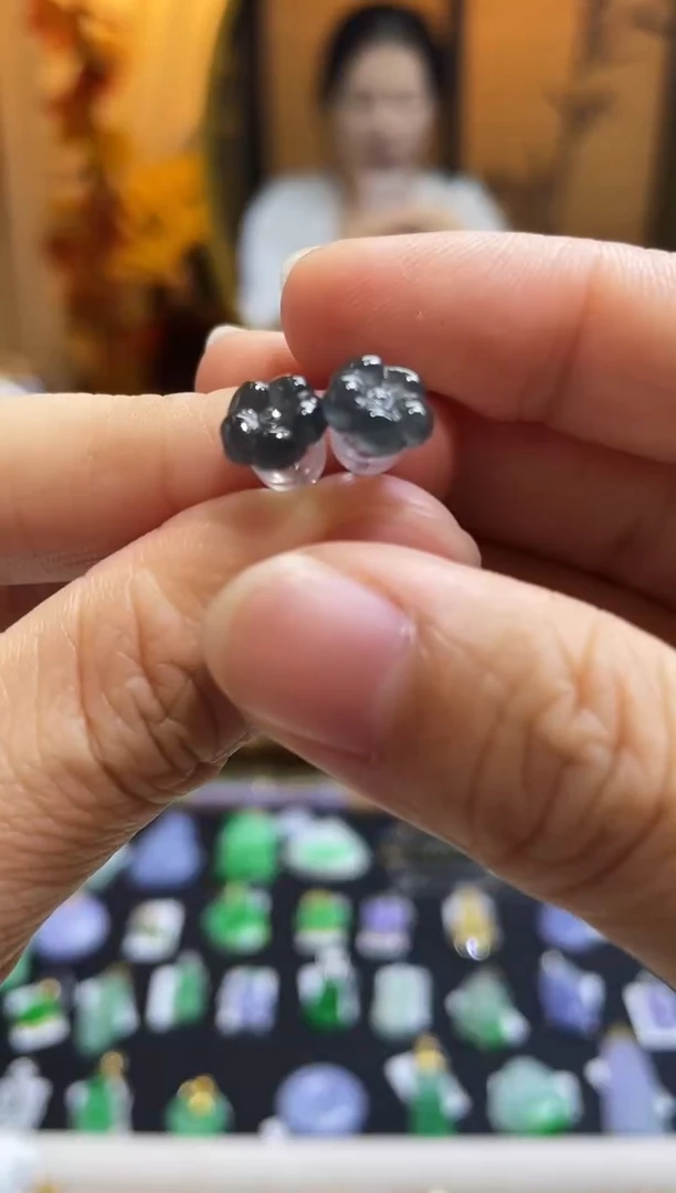 颈饰未镶嵌翡翠耳钉  百元以下不出证