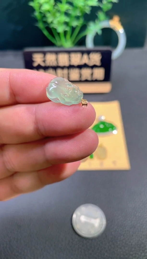 颈饰18K金镶嵌翡翠翡翠