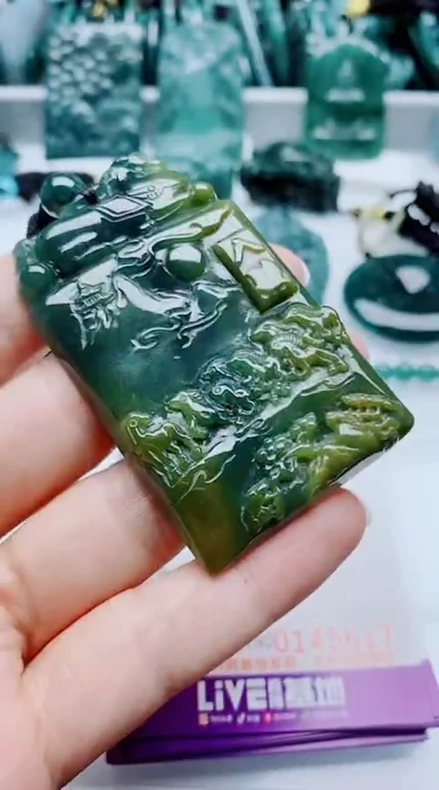 颈饰未镶嵌翡翠