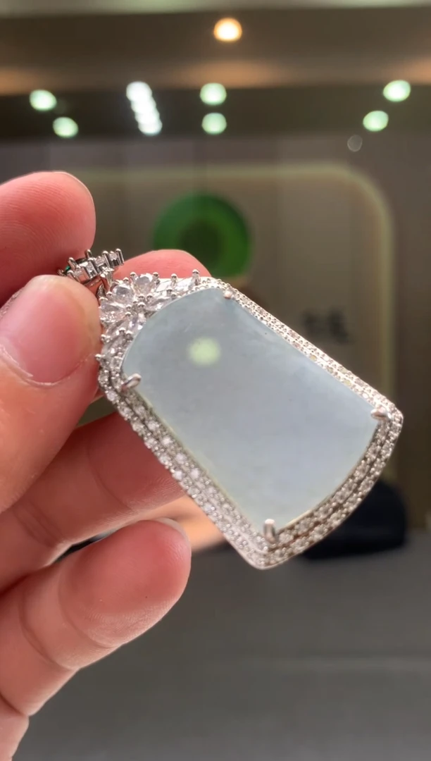 颈饰未镶嵌翡翠          *10