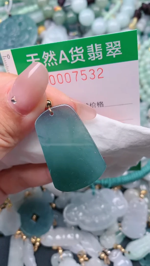 翡翠未镶嵌颈饰.0007532