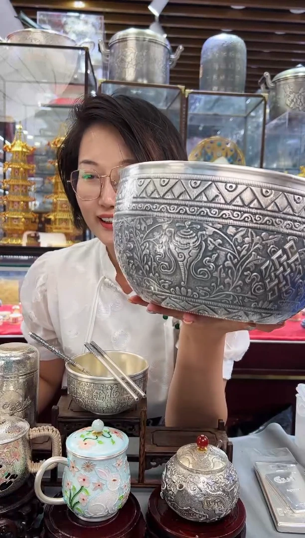 999 手工银钵 约1065克