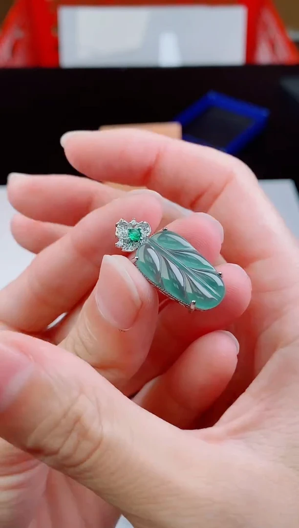 颈饰未镶嵌翡翠