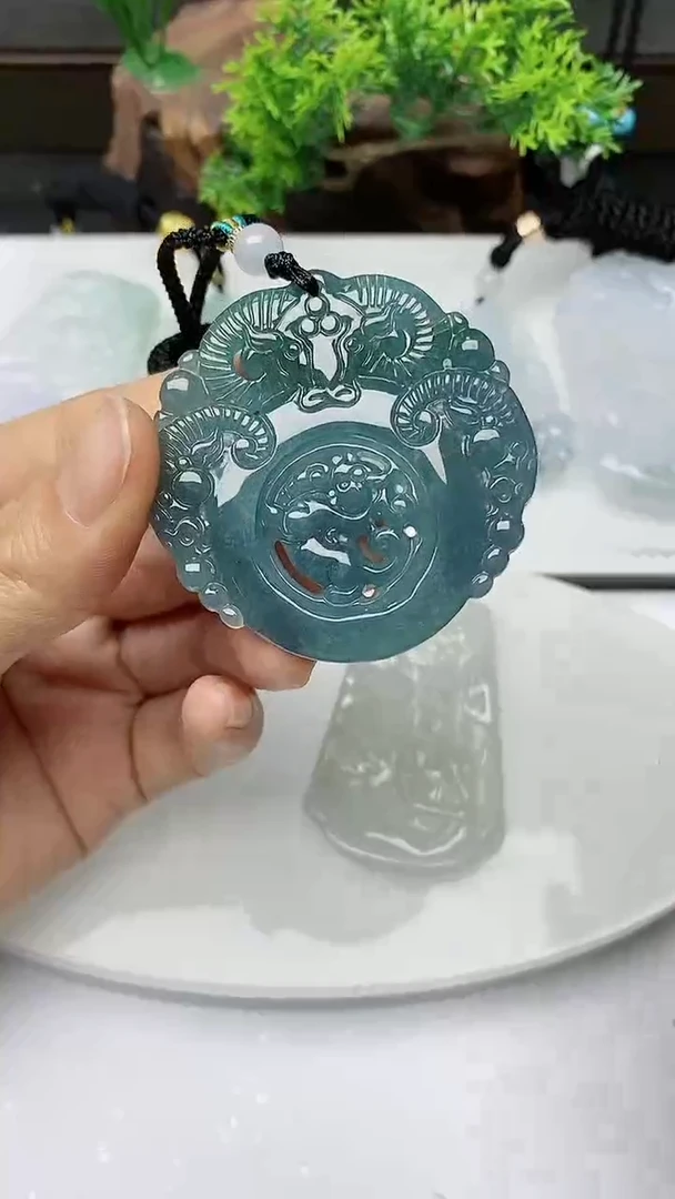 【闪购商品】翡翠颈饰未镶嵌         