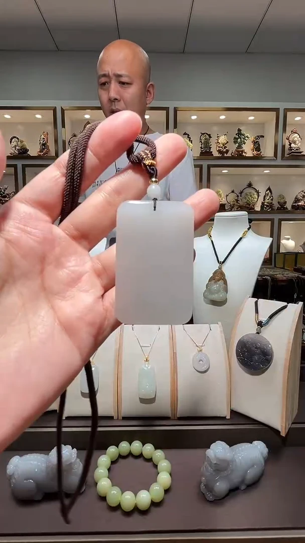 和田玉未镶嵌颈饰苏