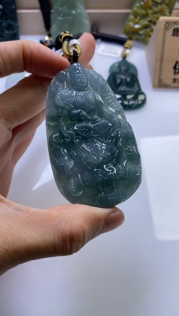 颈饰未镶嵌翡翠