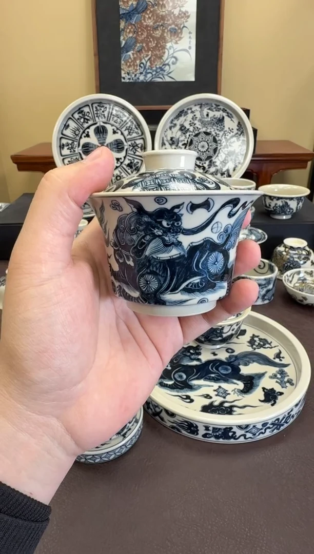 二号釉杂宝狮子马蹄盖碗