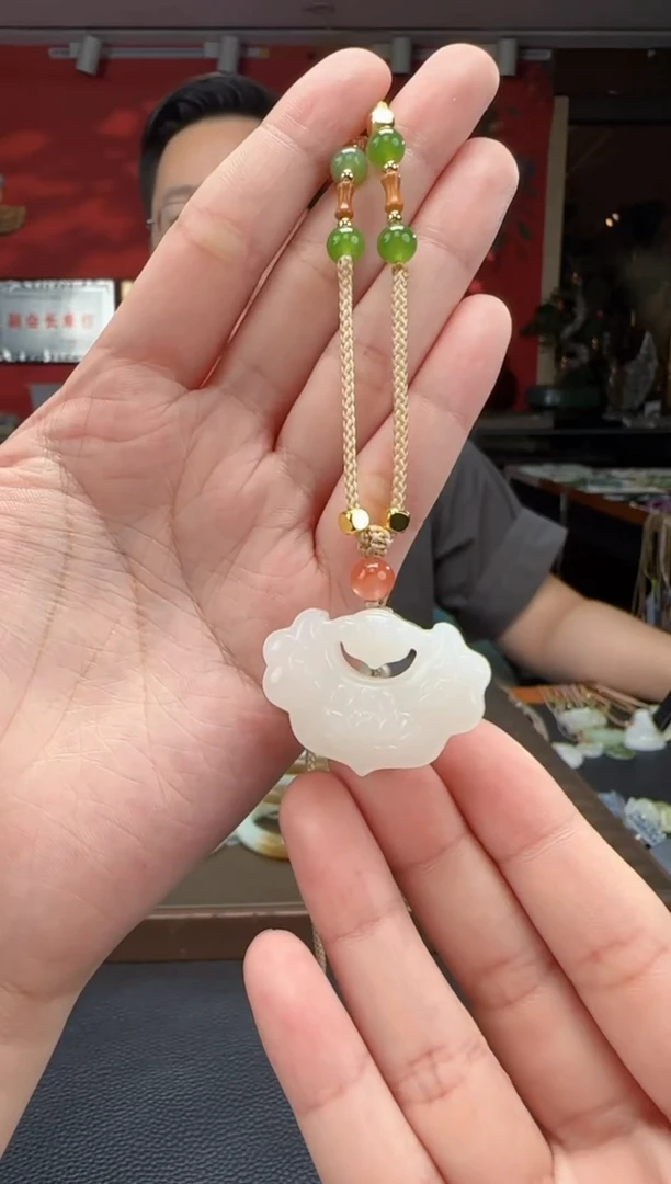 和田玉未镶嵌颈饰白玉如意锁