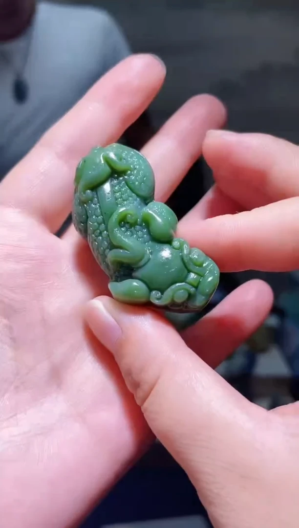 和田玉未镶嵌颈饰1