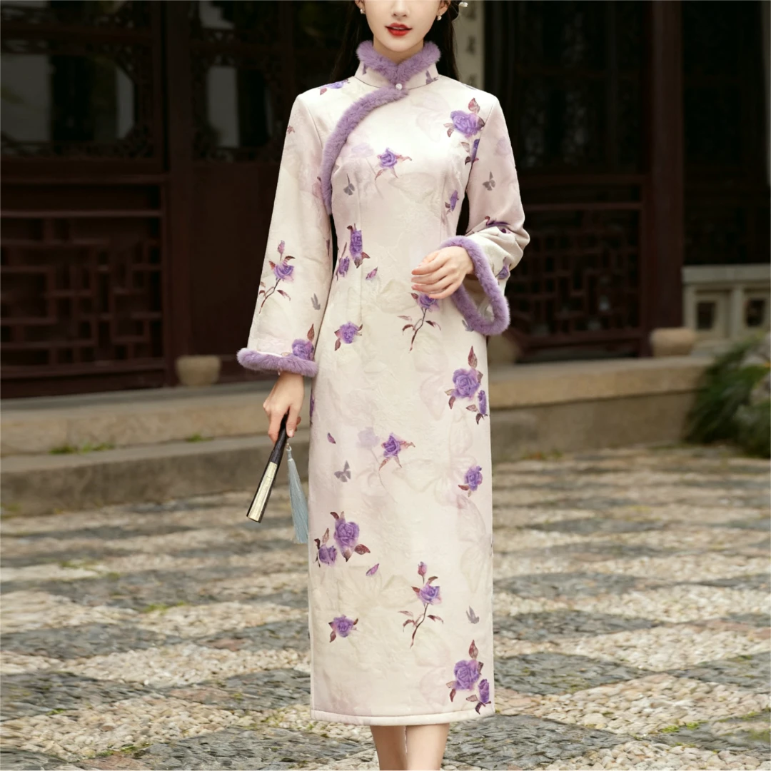 俏娘鱼紫色新中式改良倒大袖旗袍女2025冬新款保暖毛绒领日常可穿