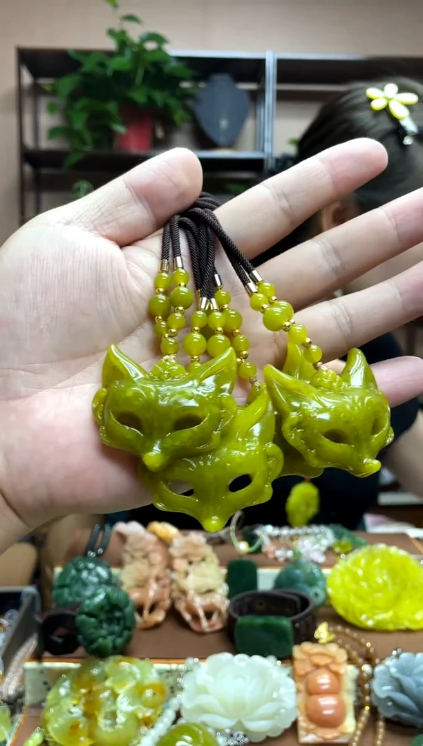 未镶嵌岫玉吊坠多样性发货发其中之一