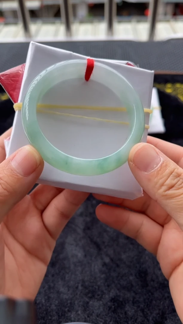 未镶嵌手镯翡翠多人