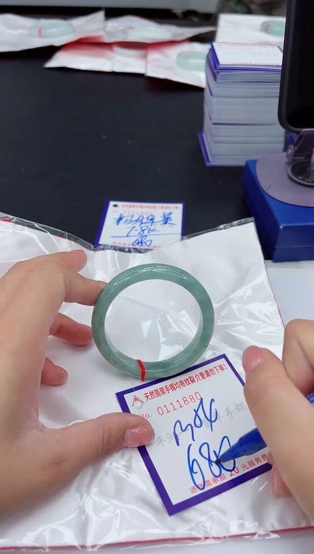 未镶嵌手镯翡翠1