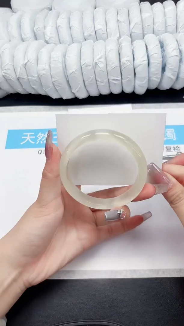 【闪购商品】石英质玉手镯未镶嵌57-59.6