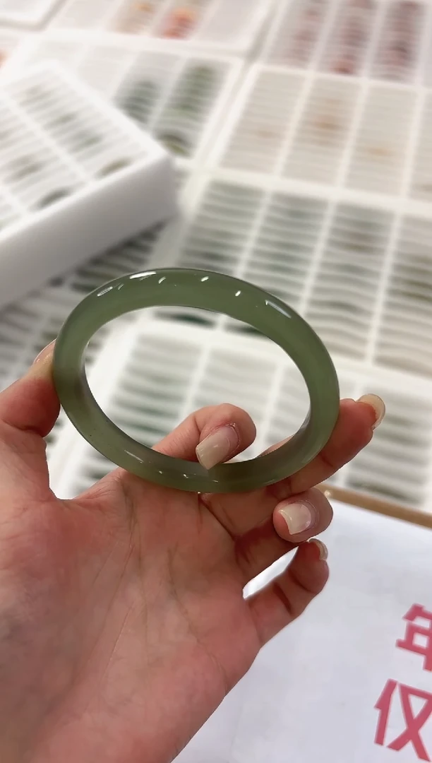 未镶嵌手镯石英质玉74-56D