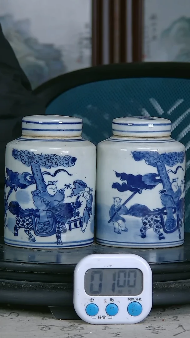 陶朝**Y青花精绘人物图罐一对