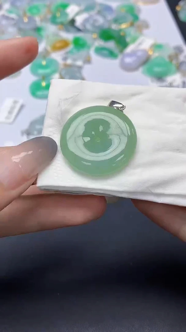 翡翠未镶嵌颈饰天然缅甸a货翡翠