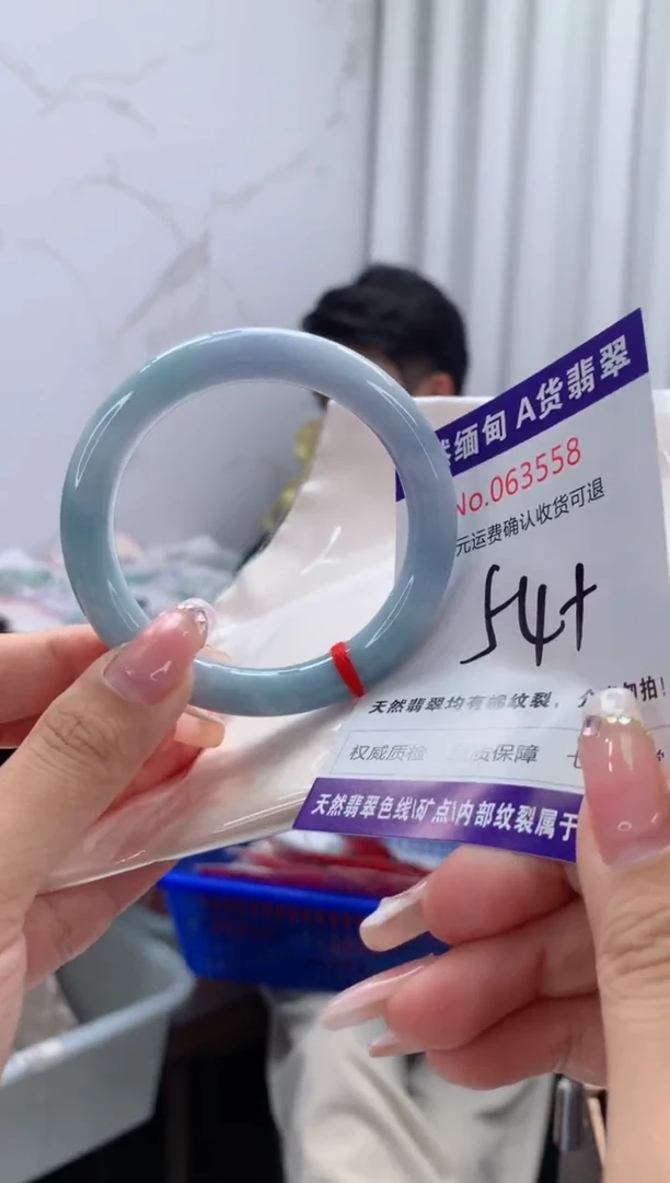 翡翠手镯未镶嵌有纹，完美者勿拍