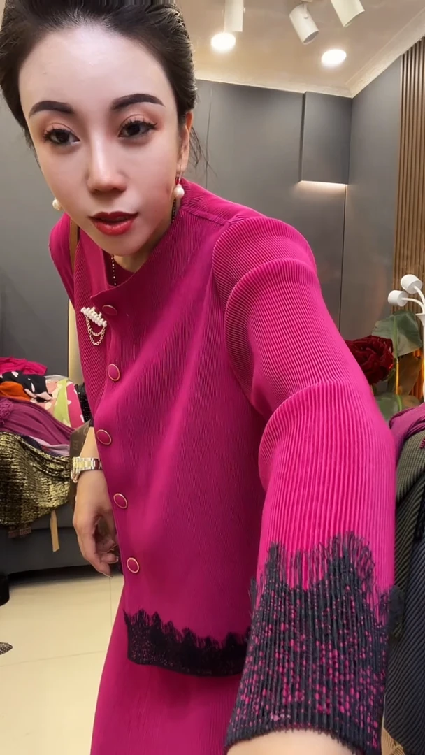 聚酯纤维（涤纶）火龙果色套装