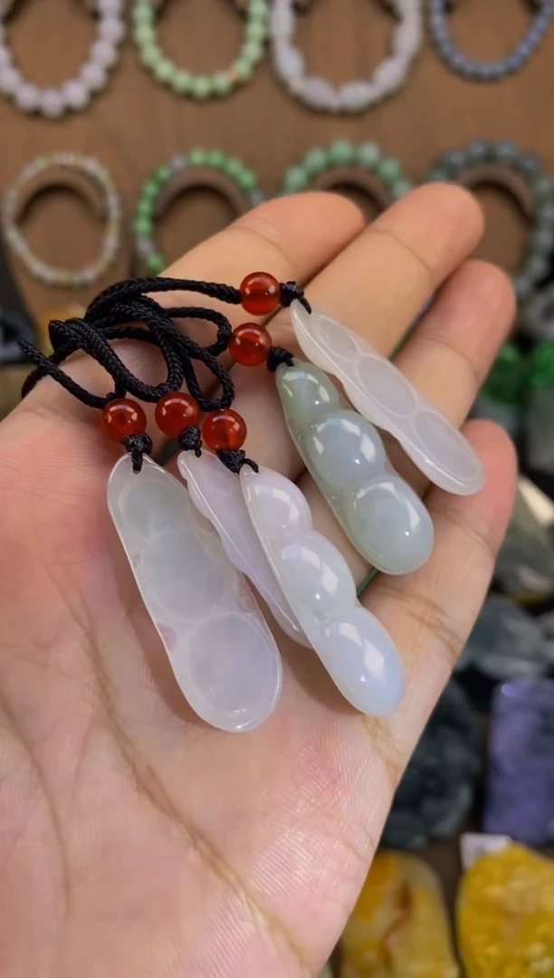 翡翠未镶嵌颈饰连中三元 豆子 多样性发其一