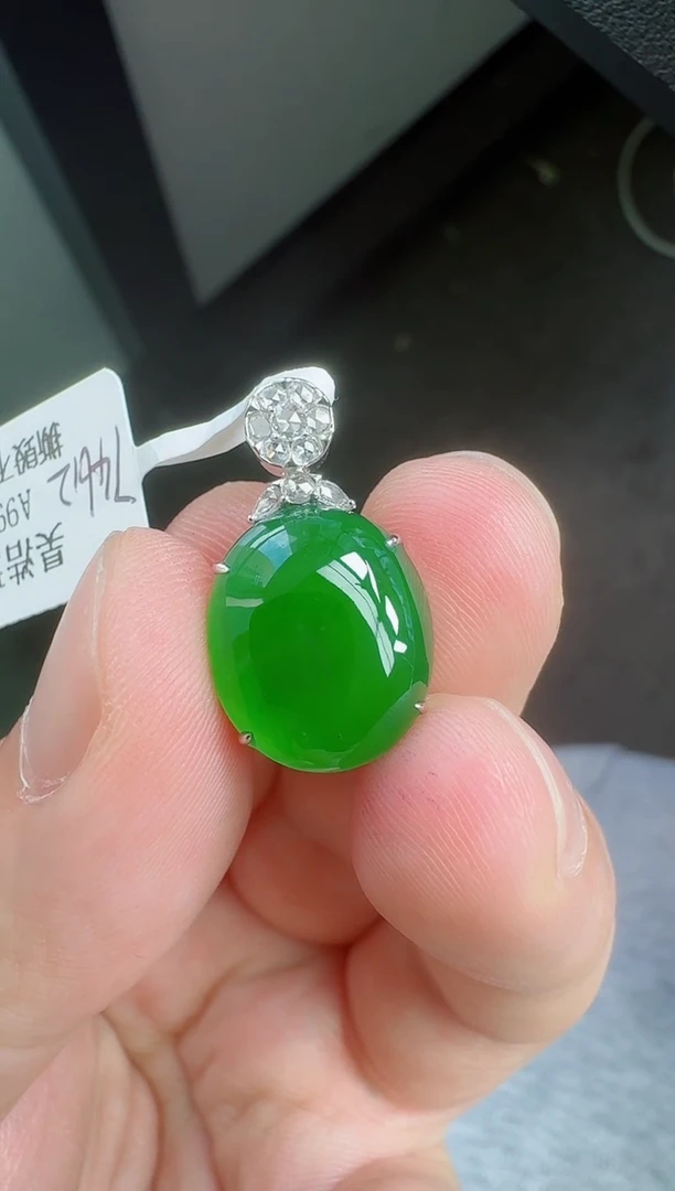 颈饰18K金镶嵌翡翠寄售回流，24小时鉴赏期