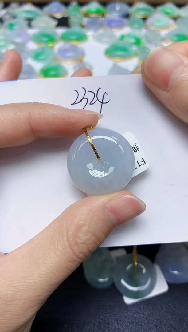 翡翠18K金镶嵌颈饰 天然缅甸翡翠A货