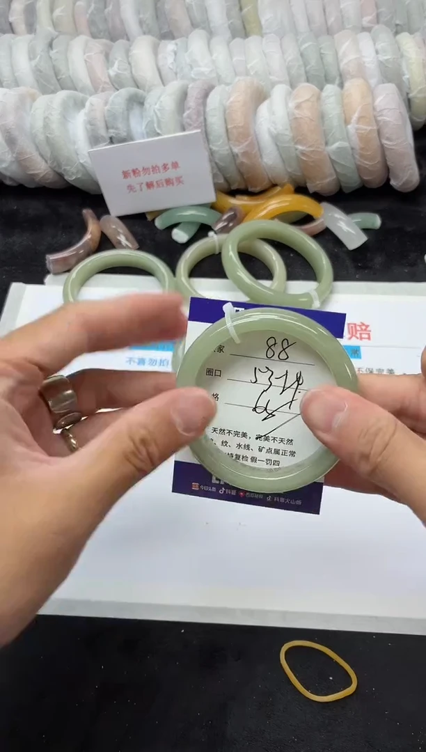未镶嵌手镯石英质玉88+