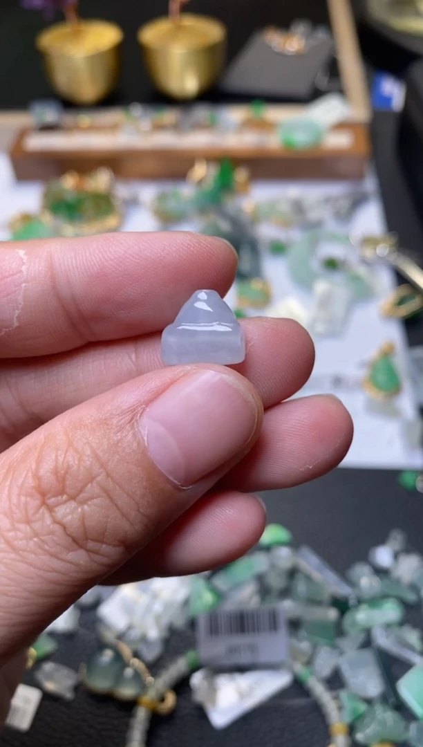 翡翠未镶嵌颈饰翡翠37048