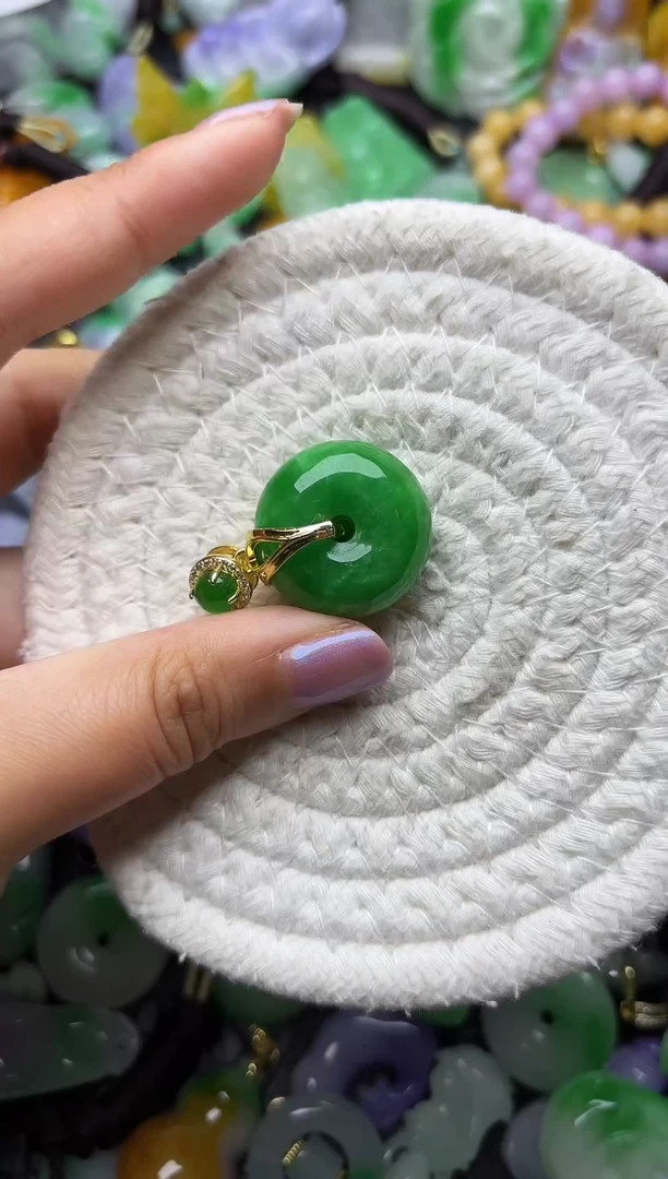 颈饰未镶嵌翡翠缅甸翡翠吊坠