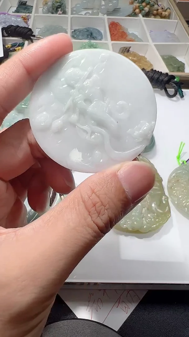 翡翠未镶嵌颈饰多样性发货，发其一