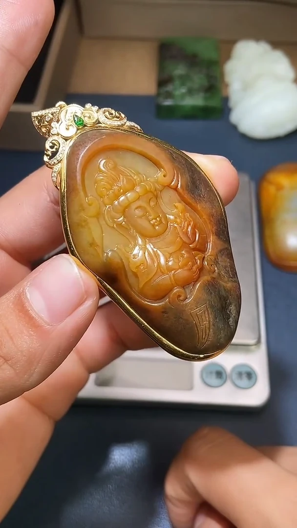 颈饰18K金镶嵌和田玉HX