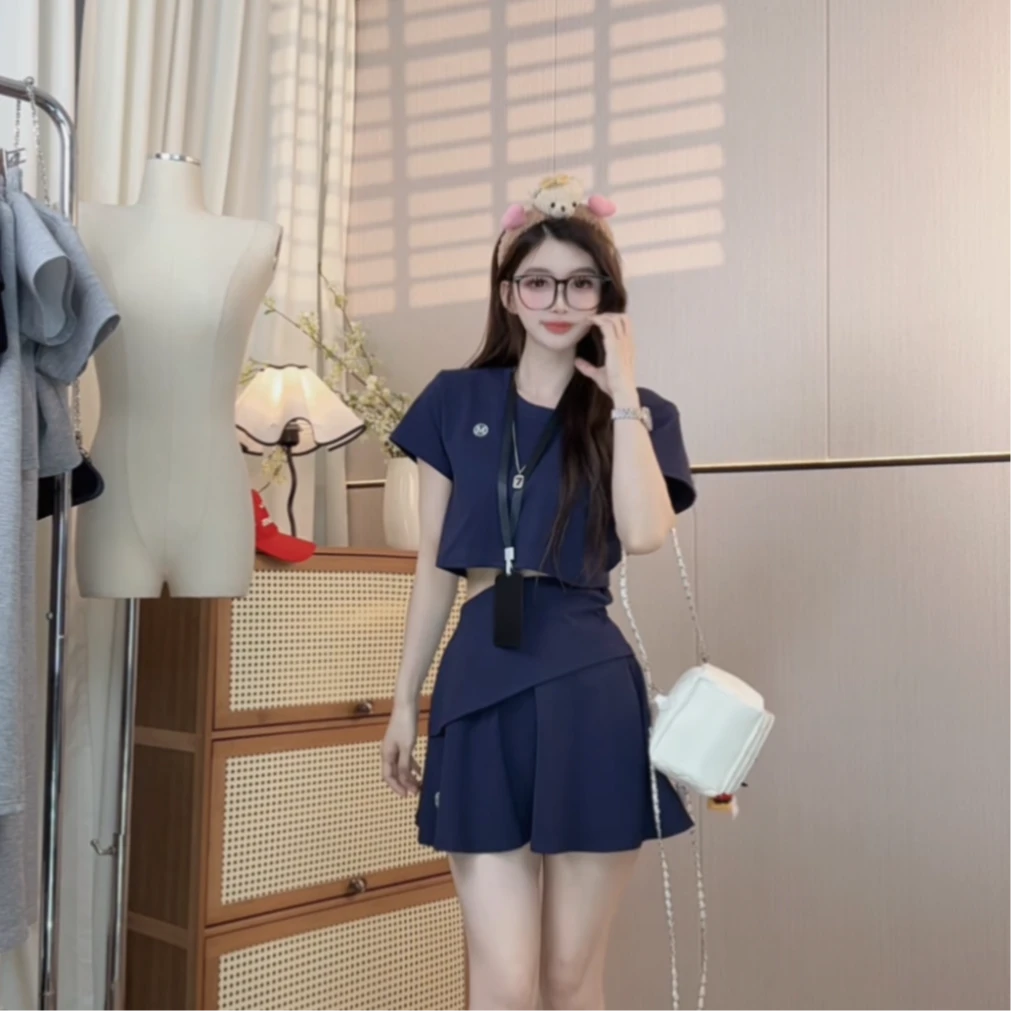 【YIQI】千金辣妹风运行休闲圆领短袖T恤A字半身短裙两件套W