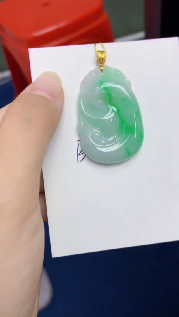 翡翠18K金镶嵌颈饰天然缅甸A货翡翠