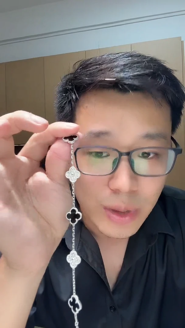 手链18K金镶嵌钻石顶板熊猫手链GHJ