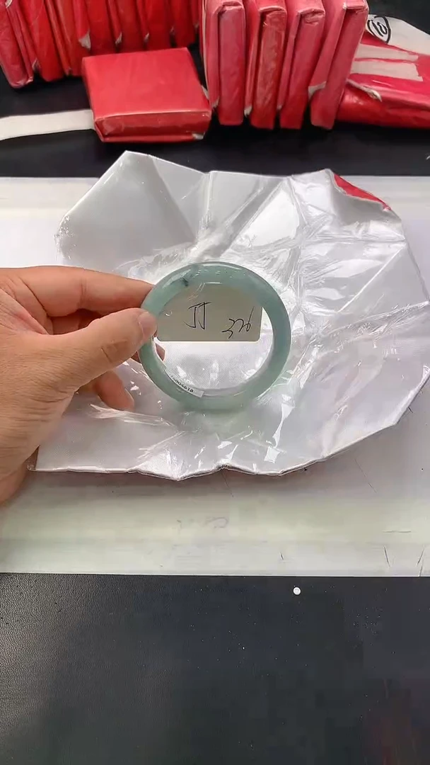 翡翠手镯未镶嵌233