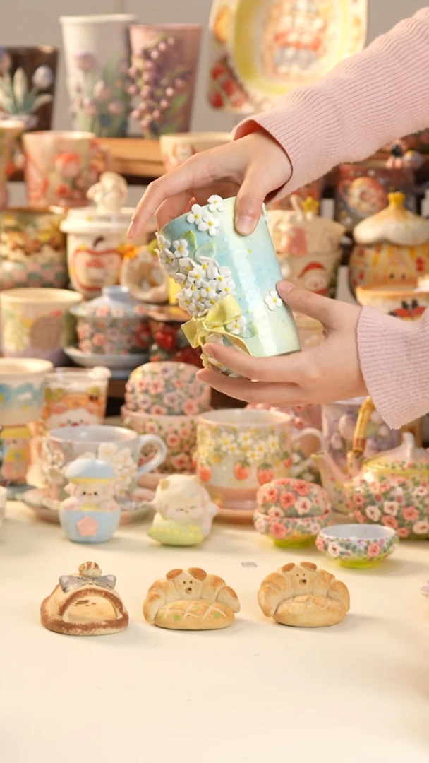 摆件陶景德镇釉下彩手绘设计师款陶瓷