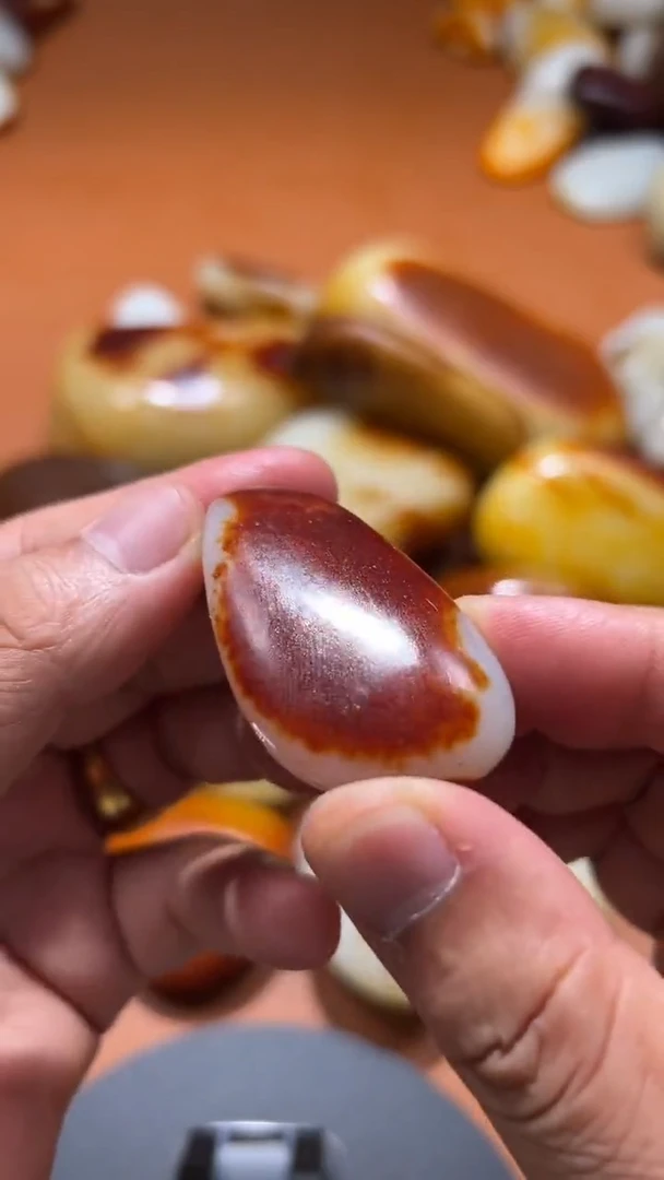 未镶嵌和田玉把件浪***。和田玉