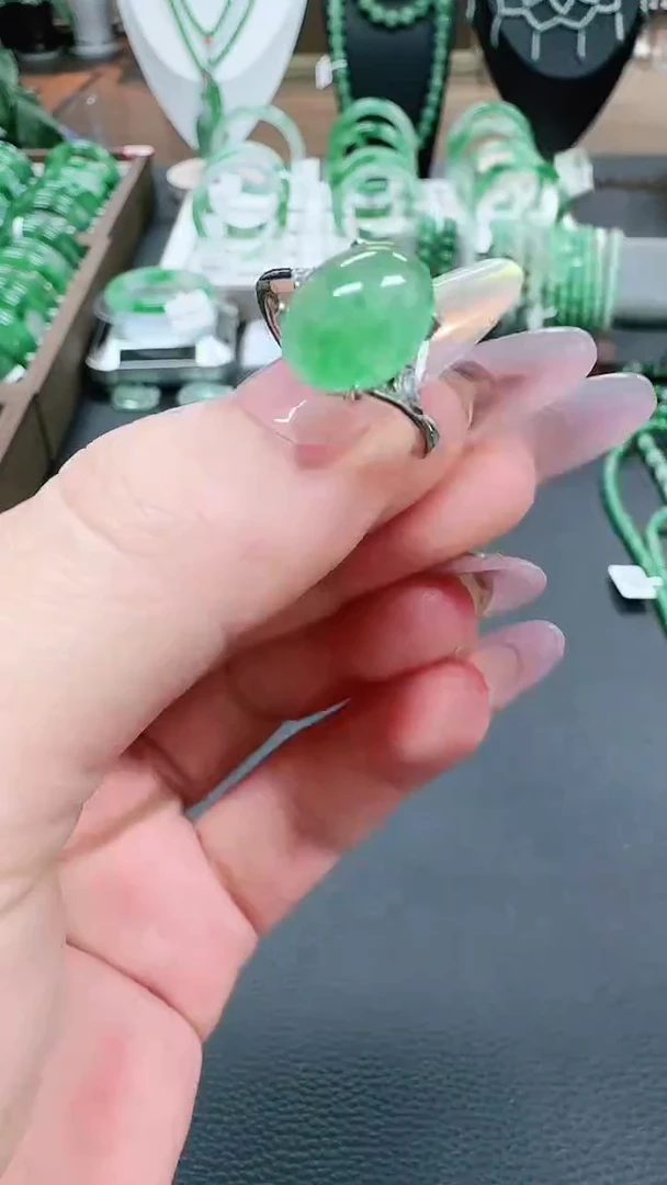 未镶嵌1石英质玉（非洲翠）/1713