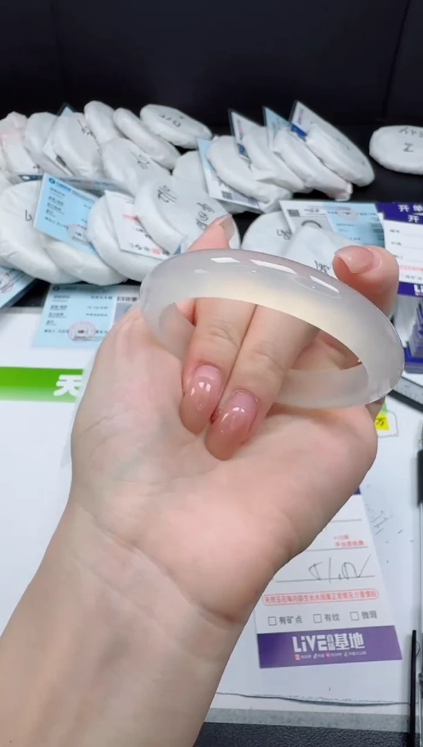 未镶嵌手镯石英质玉059-5152