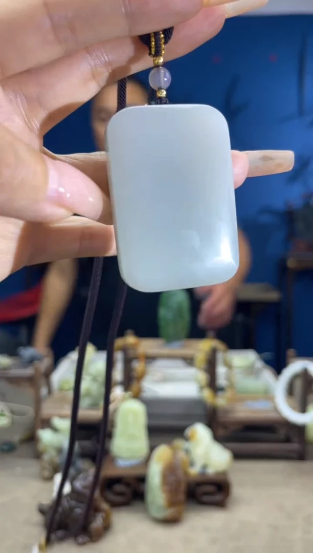 和田玉未镶嵌颈饰1