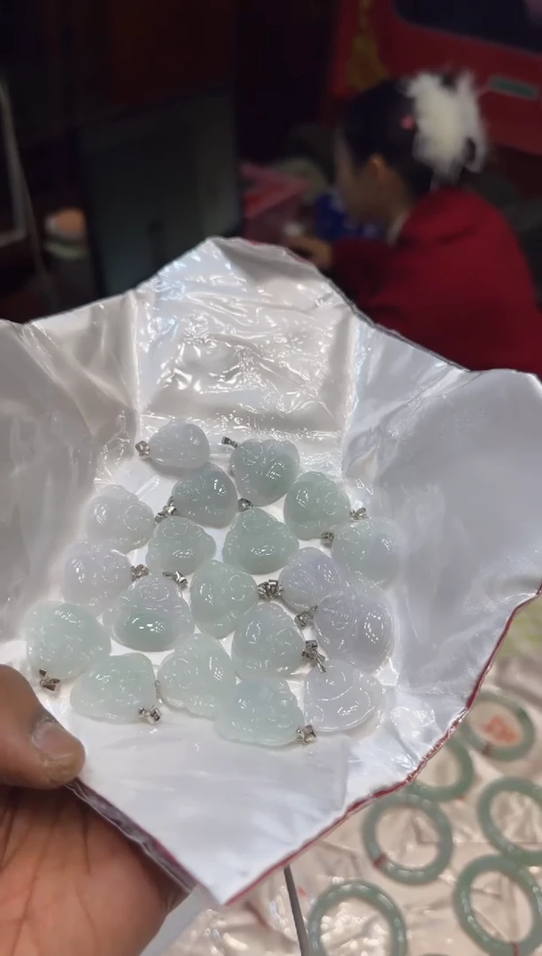 吊坠(不含链)未镶嵌翡翠佛公吊坠随机发一