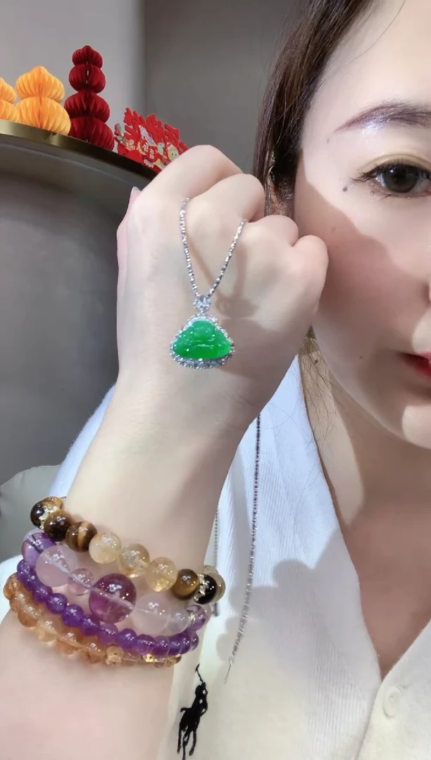 翡翠18K金镶嵌吊坠(不含链)春日珠宝 C132