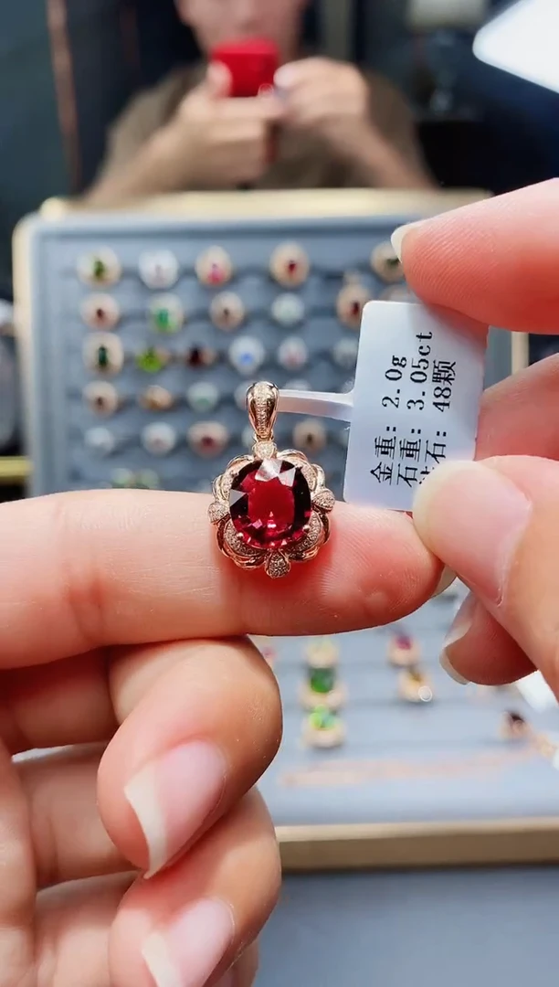 18K金镶嵌颈饰碧玺3.05.