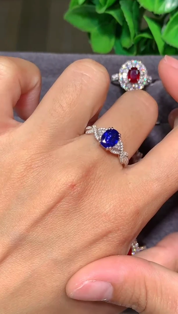 戒指蓝宝石18K金镶嵌1.0CT