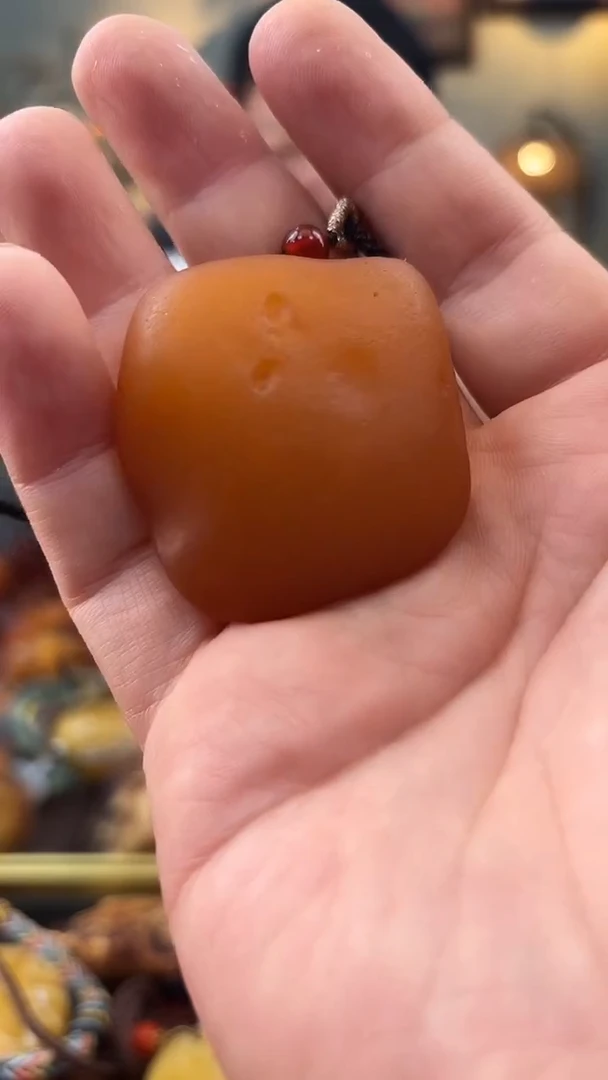 未镶嵌颈饰琥珀吊坠