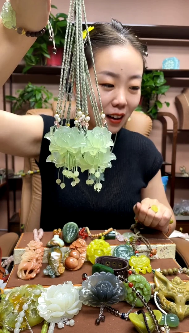 未镶嵌岫玉吊坠多样性发货发其中之一