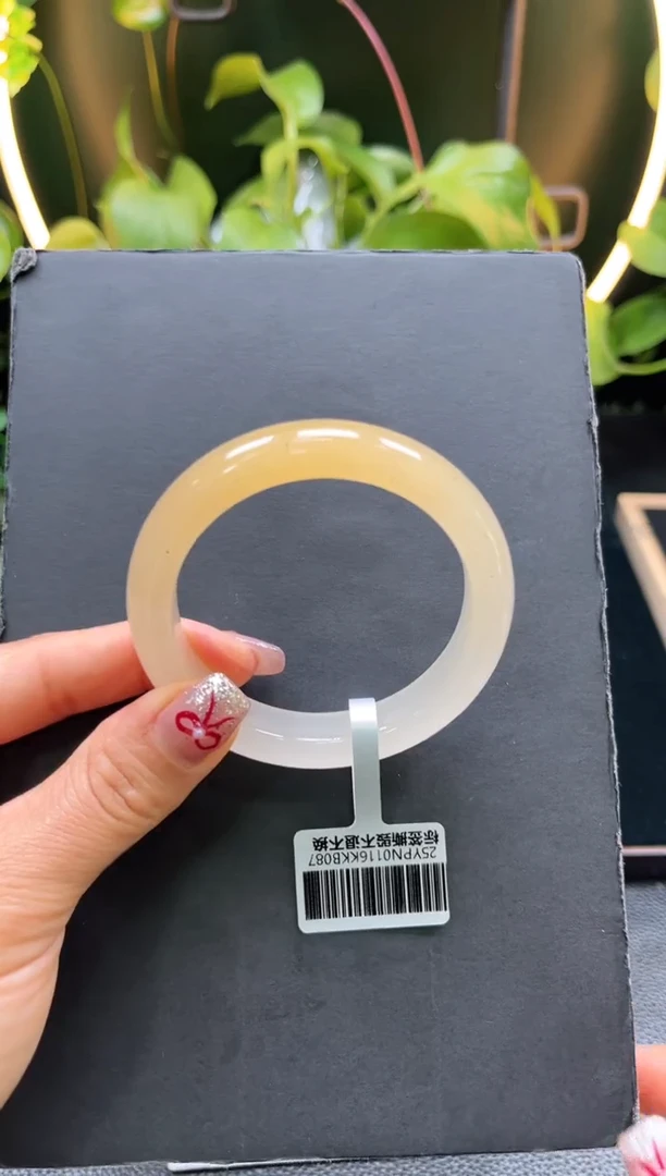 【闪购商品】石英质玉手镯未镶嵌+艳艳