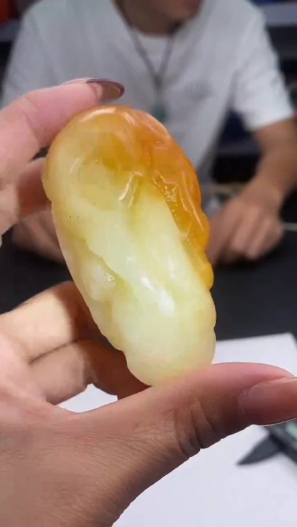 颈饰未镶嵌石英质玉龙扣手摆件